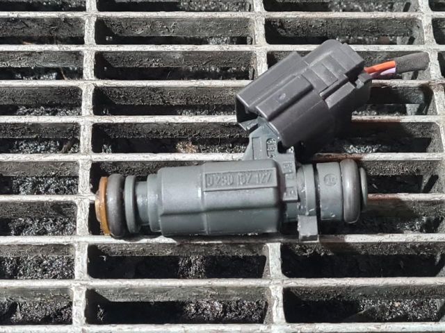 bontott PEUGEOT 2008 Porlasztó (1 db)