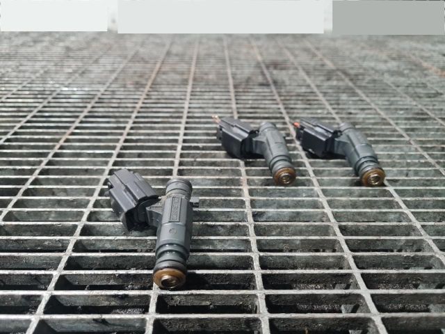 bontott PEUGEOT 2008 Porlasztó (1 db)