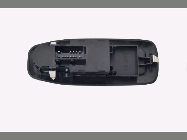 bontott PEUGEOT 2008 Ablakemelő és Tükör Kapcsoló