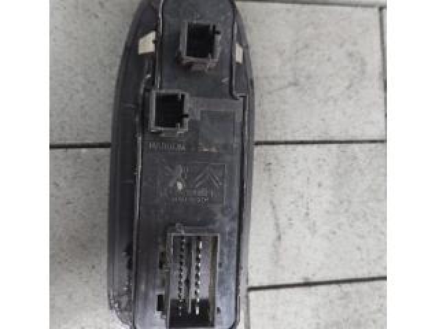 bontott PEUGEOT 2008 Ablakemelő Kapcsoló Négyes / Kettes