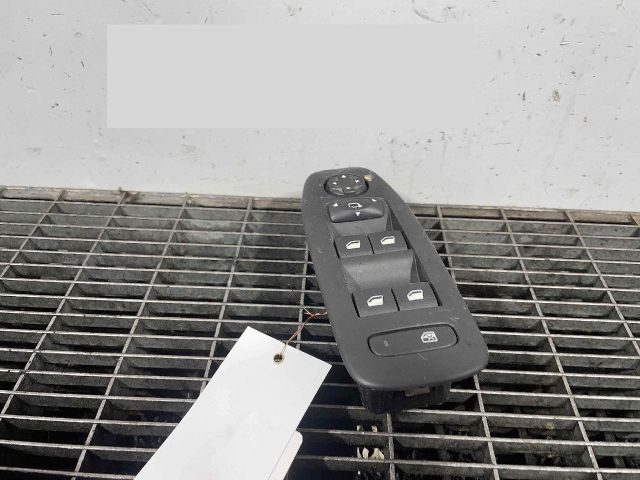 bontott PEUGEOT 2008 Ablakemelő Kapcsoló Négyes / Kettes