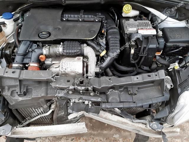 bontott PEUGEOT 2008 Bal Belső Hátsó Lámpa