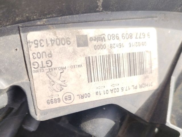 bontott PEUGEOT 2008 Bal Fényszóró