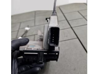 bontott PEUGEOT 2008 Bal hátsó Ajtózár