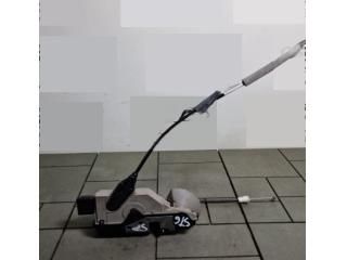 bontott PEUGEOT 2008 Bal hátsó Ajtózár