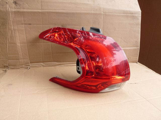 bontott PEUGEOT 2008 Bal Hátsó Lámpa
