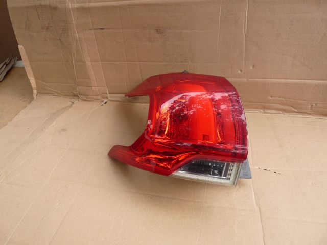 bontott PEUGEOT 2008 Bal Hátsó Lámpa