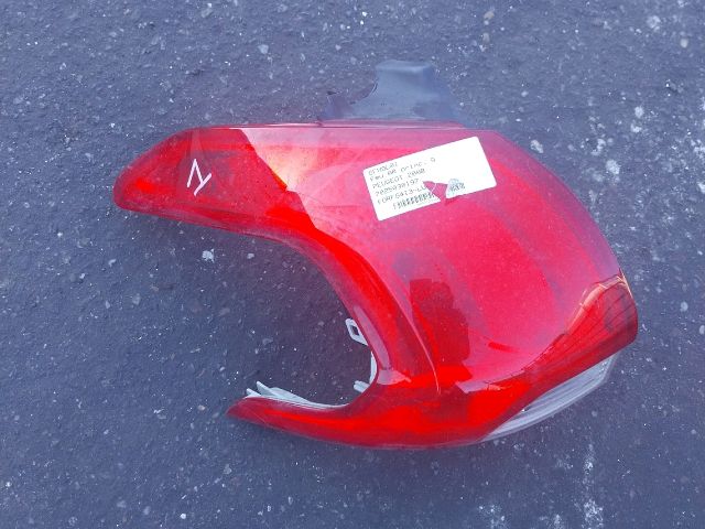 bontott PEUGEOT 2008 Bal Hátsó Lámpa