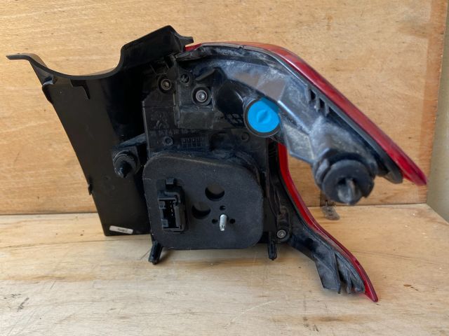 bontott PEUGEOT 2008 Bal Külső Hátsó Lámpa