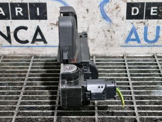 bontott PEUGEOT 2008 Csomagtérajtó Zárszerkezet