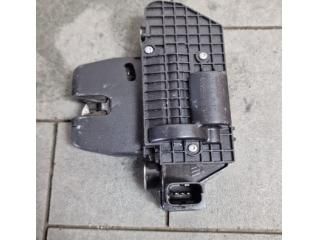 bontott PEUGEOT 2008 Csomagtérajtó Zárszerkezet