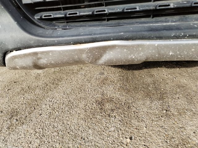 bontott PEUGEOT 2008 Első Lökhárító (Részeivel)