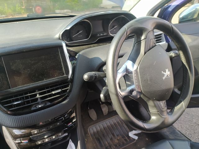 bontott PEUGEOT 2008 Első Lökhárító (Részeivel)