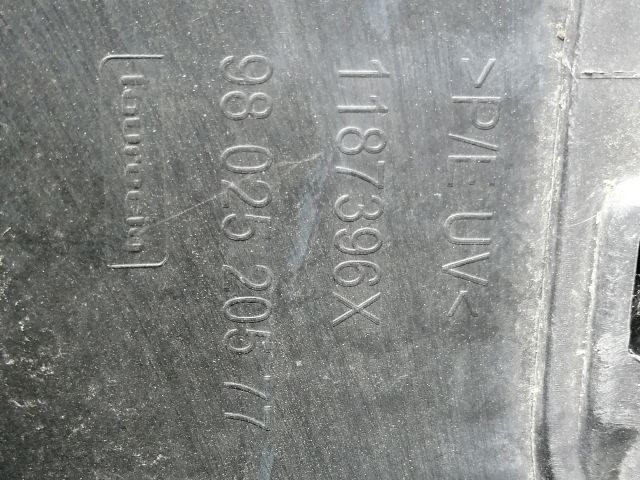 bontott PEUGEOT 2008 Első Lökhárító (Részeivel)