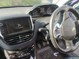 bontott PEUGEOT 2008 Első Lökhárító (Részeivel)