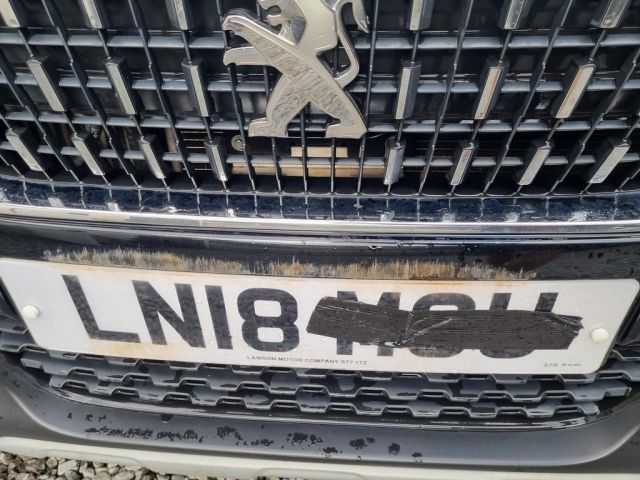 bontott PEUGEOT 2008 Első Lökhárító (Üresen)