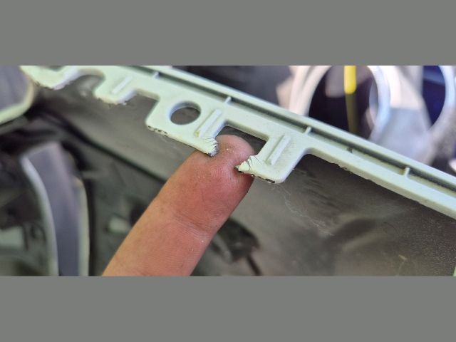 bontott PEUGEOT 2008 Első Lökhárító (Üresen)