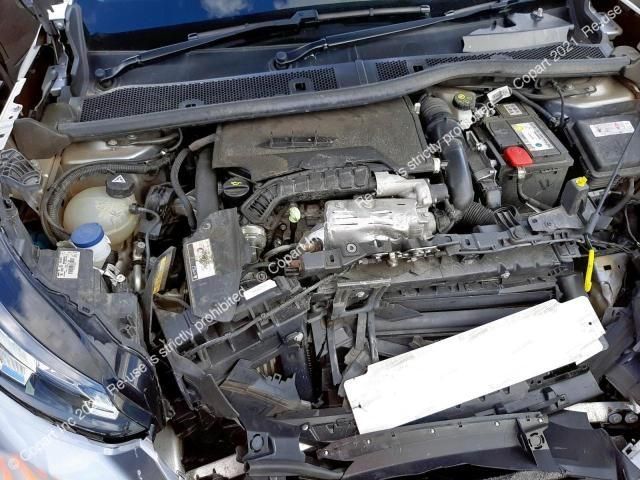 bontott PEUGEOT 2008 II Hátsó középső Szellőző