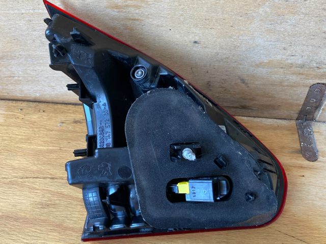 bontott PEUGEOT 2008 Jobb Belső Hátsó Lámpa