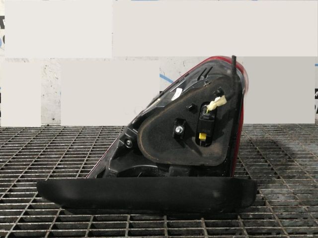 bontott PEUGEOT 2008 Jobb Belső Hátsó Lámpa