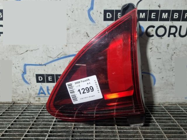 bontott PEUGEOT 2008 Jobb Belső Hátsó Lámpa