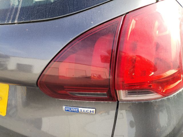 bontott PEUGEOT 2008 Jobb Belső Hátsó Lámpa