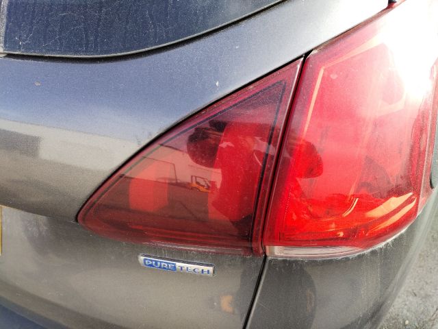 bontott PEUGEOT 2008 Jobb Belső Hátsó Lámpa