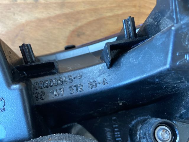 bontott PEUGEOT 2008 Jobb Belső Hátsó Lámpa