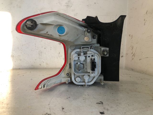 bontott PEUGEOT 2008 Jobb Külső Hátsó Lámpa