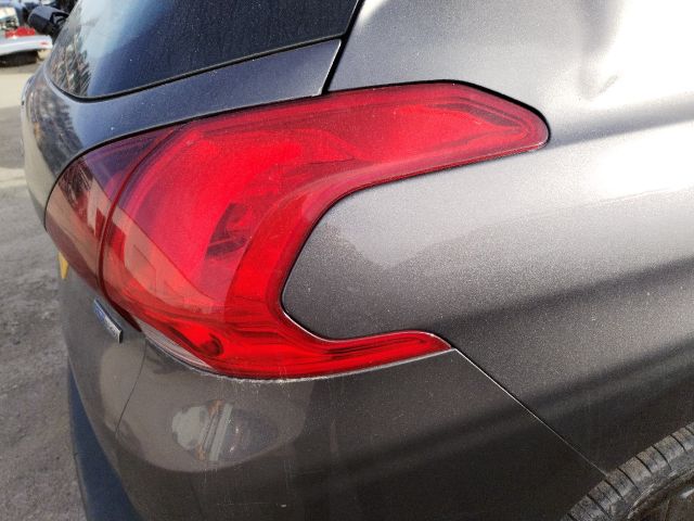 bontott PEUGEOT 2008 Jobb Külső Hátsó Lámpa