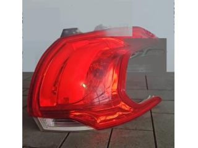 bontott PEUGEOT 2008 Jobb Külső Hátsó Lámpa