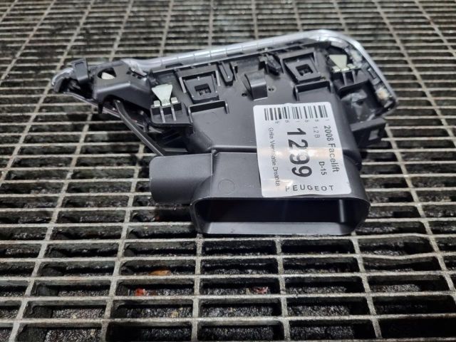 bontott PEUGEOT 2008 Jobb Szellőző