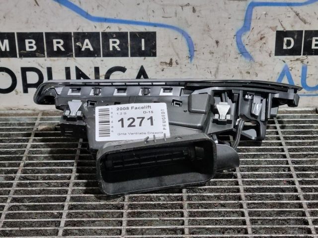 bontott PEUGEOT 2008 Jobb Szellőző