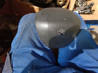 bontott PEUGEOT 2008 Kormánylégzsák