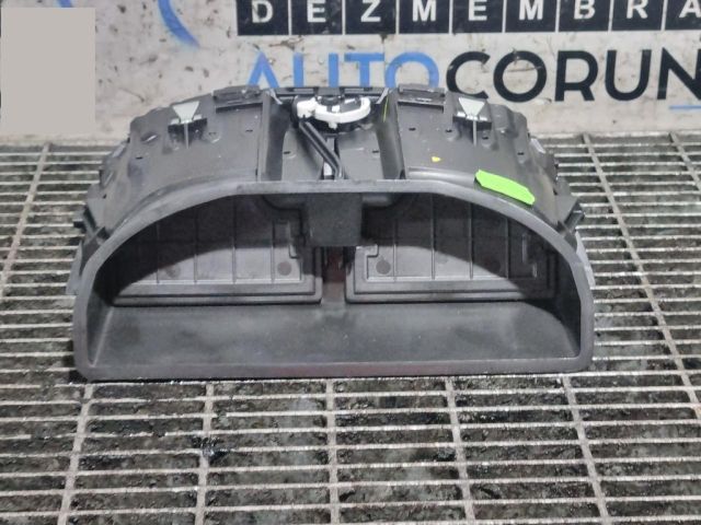 bontott PEUGEOT 2008 Középső Szellőző