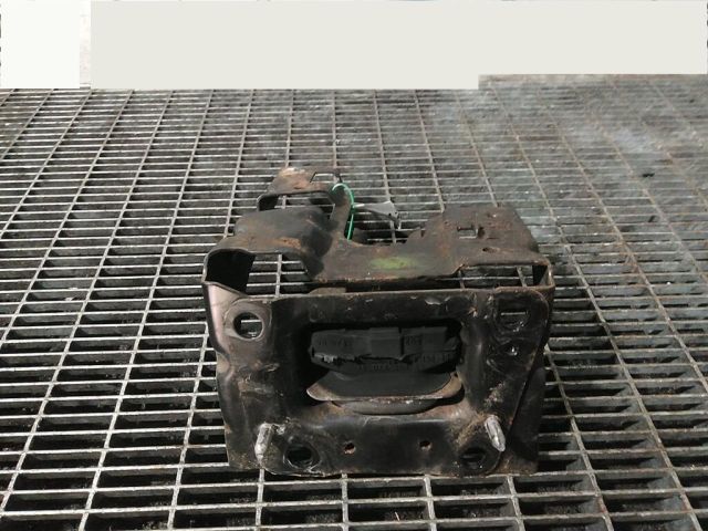 bontott PEUGEOT 2008 Tartó Bak