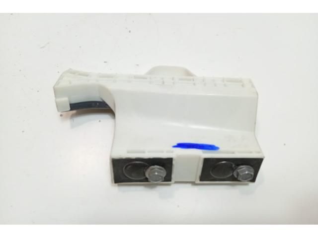 bontott PEUGEOT 2008 Tartó Bak