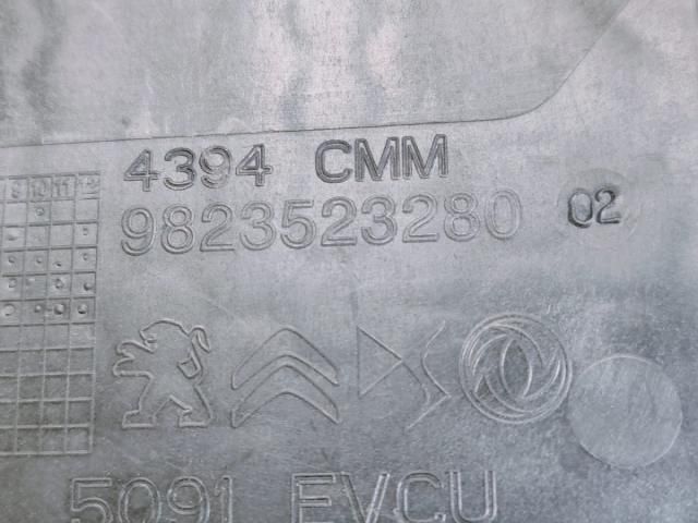 bontott PEUGEOT 2008 Tartó Bak