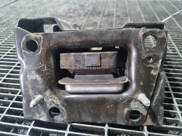 bontott PEUGEOT 2008 Tartó Bak