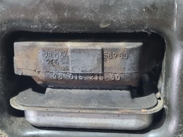 bontott PEUGEOT 2008 Tartó Bak