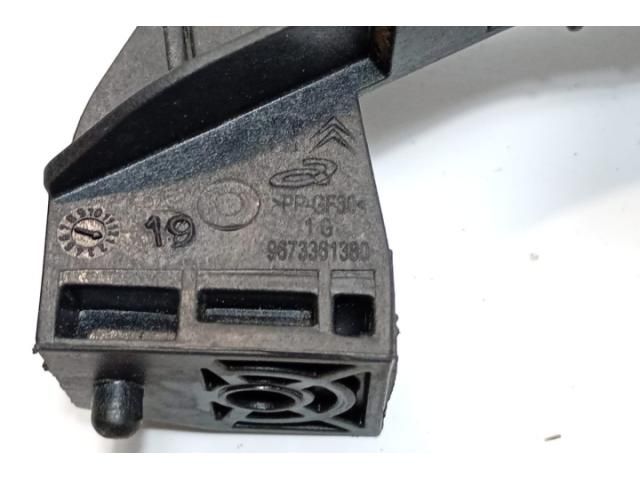 bontott PEUGEOT 2008 Tartó Bak