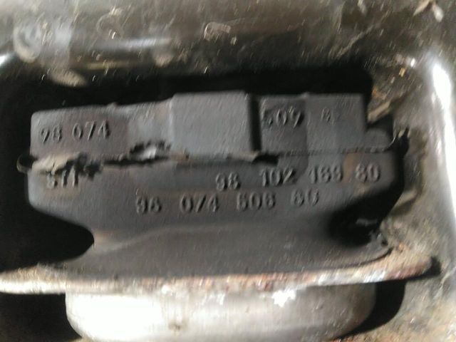 bontott PEUGEOT 2008 Tartó Bak