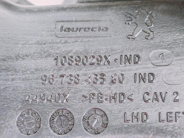 bontott PEUGEOT 2008 Tartó Bak