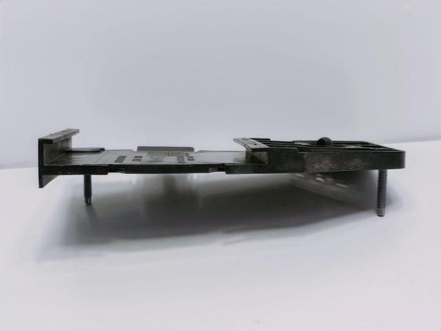 bontott PEUGEOT 2008 Tartó Bak