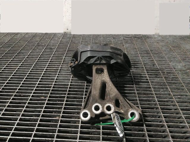 bontott PEUGEOT 2008 Tartó Bak