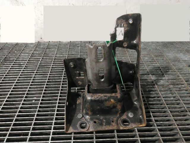 bontott PEUGEOT 2008 Tartó Bak