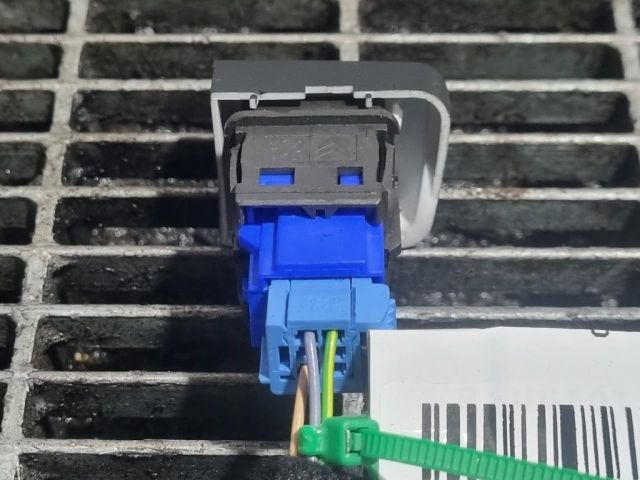 bontott PEUGEOT 2008 Vészvillogó Kapcsoló