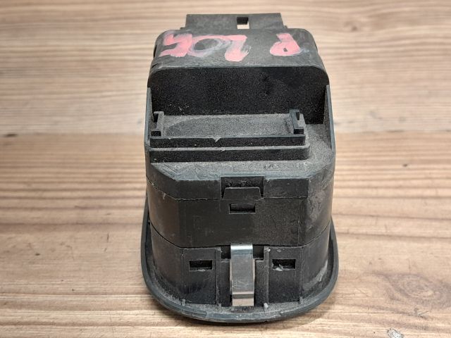 bontott PEUGEOT 205 Ablakemelő Kapcsoló Négyes / Kettes