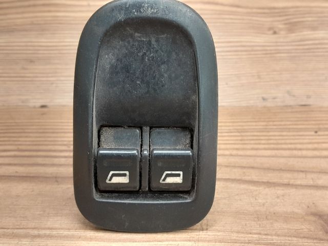 bontott PEUGEOT 205 Ablakemelő Kapcsoló Négyes / Kettes
