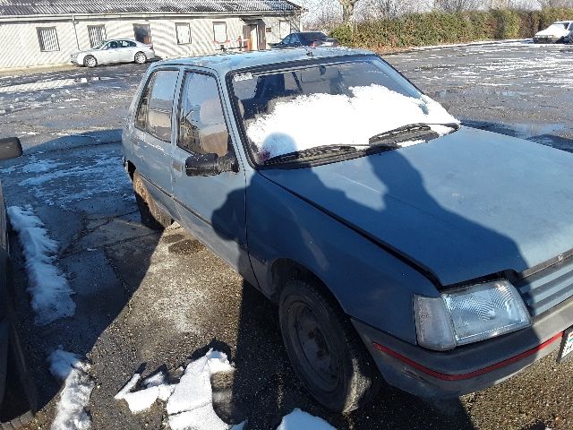 bontott PEUGEOT 205 Bal első Ablak